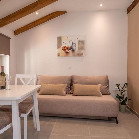 Aaa Apartments & Rooms With Free Parking PUY Eksteriør bilde