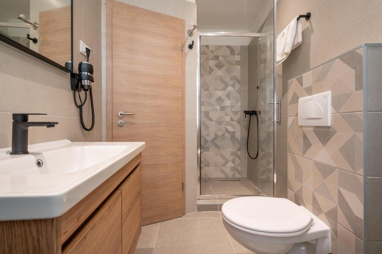 Aaa Apartments & Rooms With Free Parking PUY Eksteriør bilde