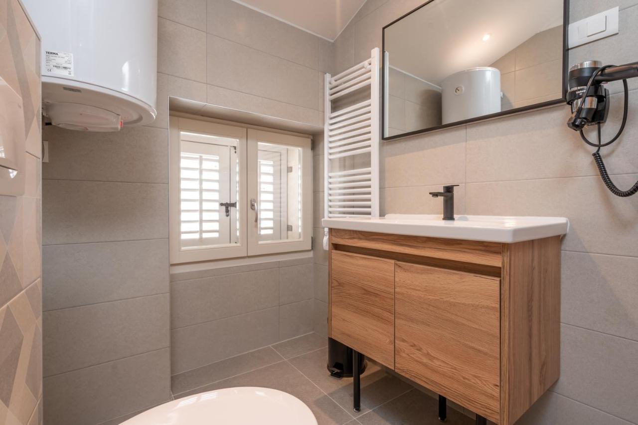 Aaa Apartments & Rooms With Free Parking PUY Eksteriør bilde