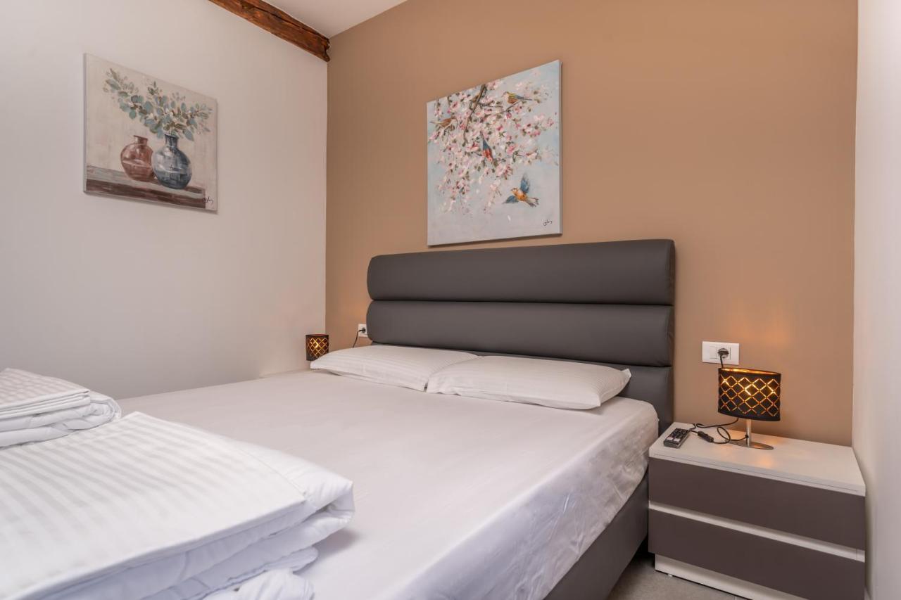 Aaa Apartments & Rooms With Free Parking PUY Eksteriør bilde