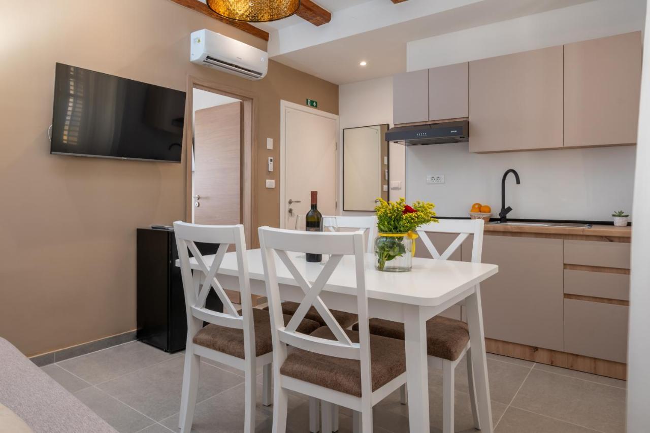 Aaa Apartments & Rooms With Free Parking PUY Eksteriør bilde