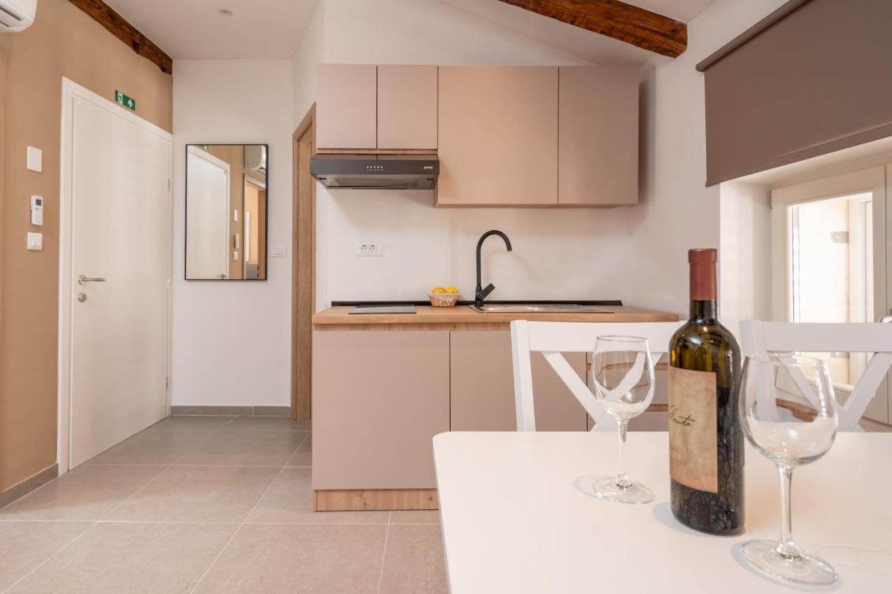 Aaa Apartments & Rooms With Free Parking PUY Eksteriør bilde