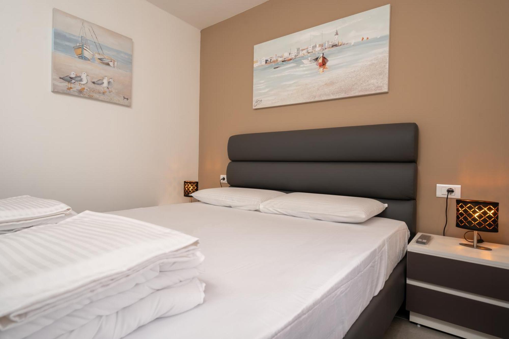 Aaa Apartments & Rooms With Free Parking PUY Rom bilde